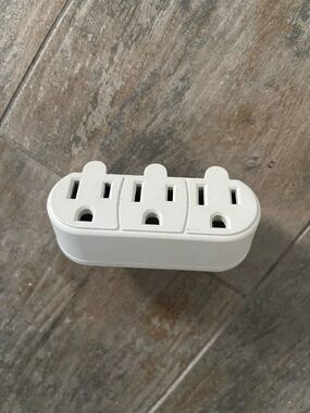 3-Outlet White Plug Adapter